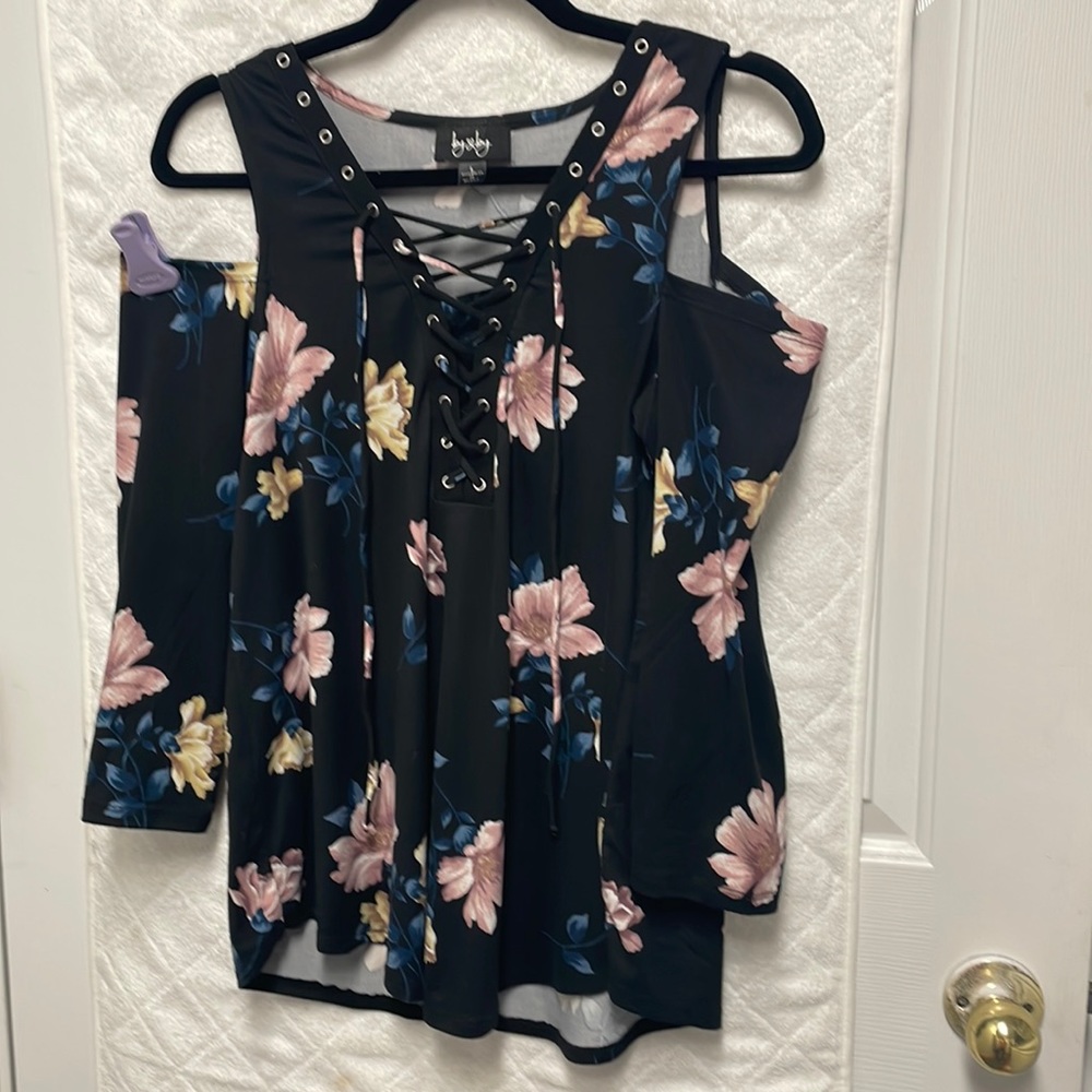 Like new cold shoulder top, black with flowers